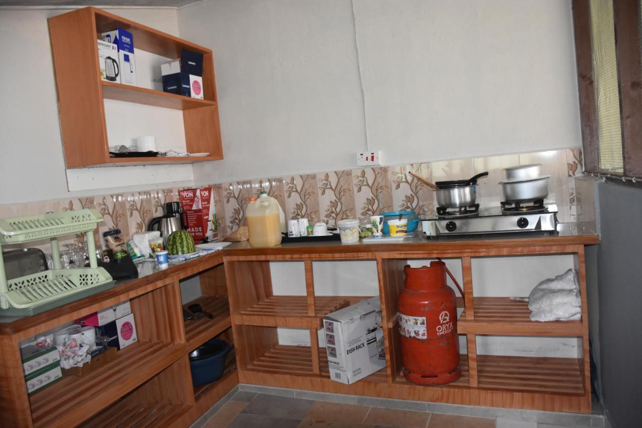 L&J Modern Backpackers Kinondoni Bed & Breakfast Dar es Salaam Ngoại thất bức ảnh