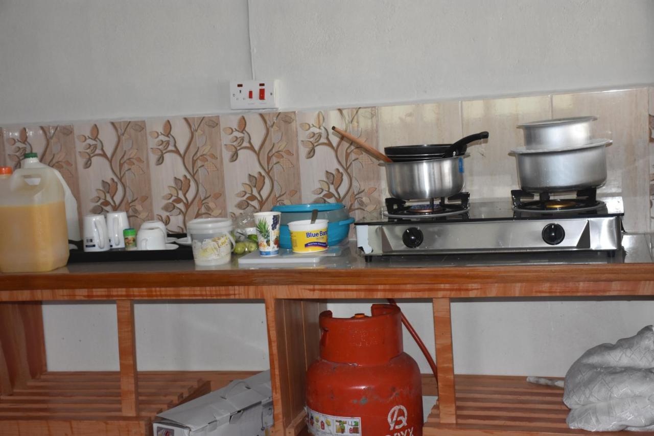 L&J Modern Backpackers Kinondoni Bed & Breakfast Dar es Salaam Ngoại thất bức ảnh