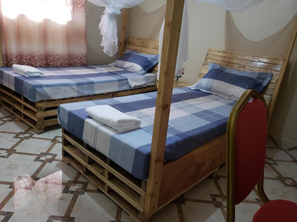L&J Modern Backpackers Kinondoni Bed & Breakfast Dar es Salaam Ngoại thất bức ảnh