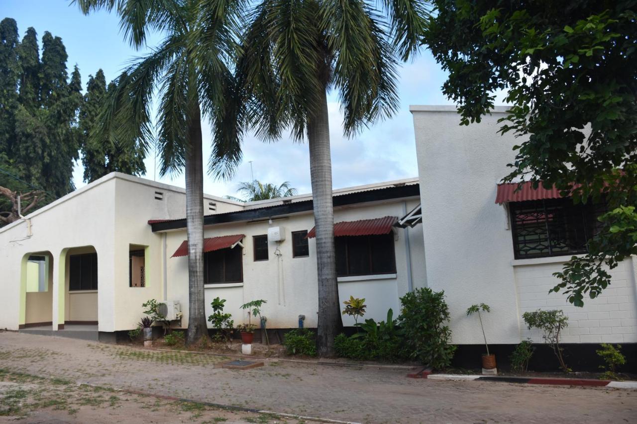 L&J Modern Backpackers Kinondoni Bed & Breakfast Dar es Salaam Ngoại thất bức ảnh