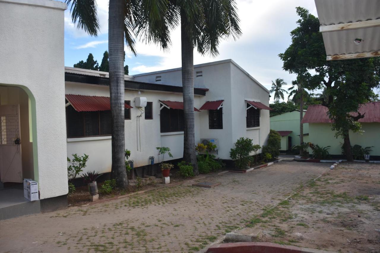 L&J Modern Backpackers Kinondoni Bed & Breakfast Dar es Salaam Ngoại thất bức ảnh