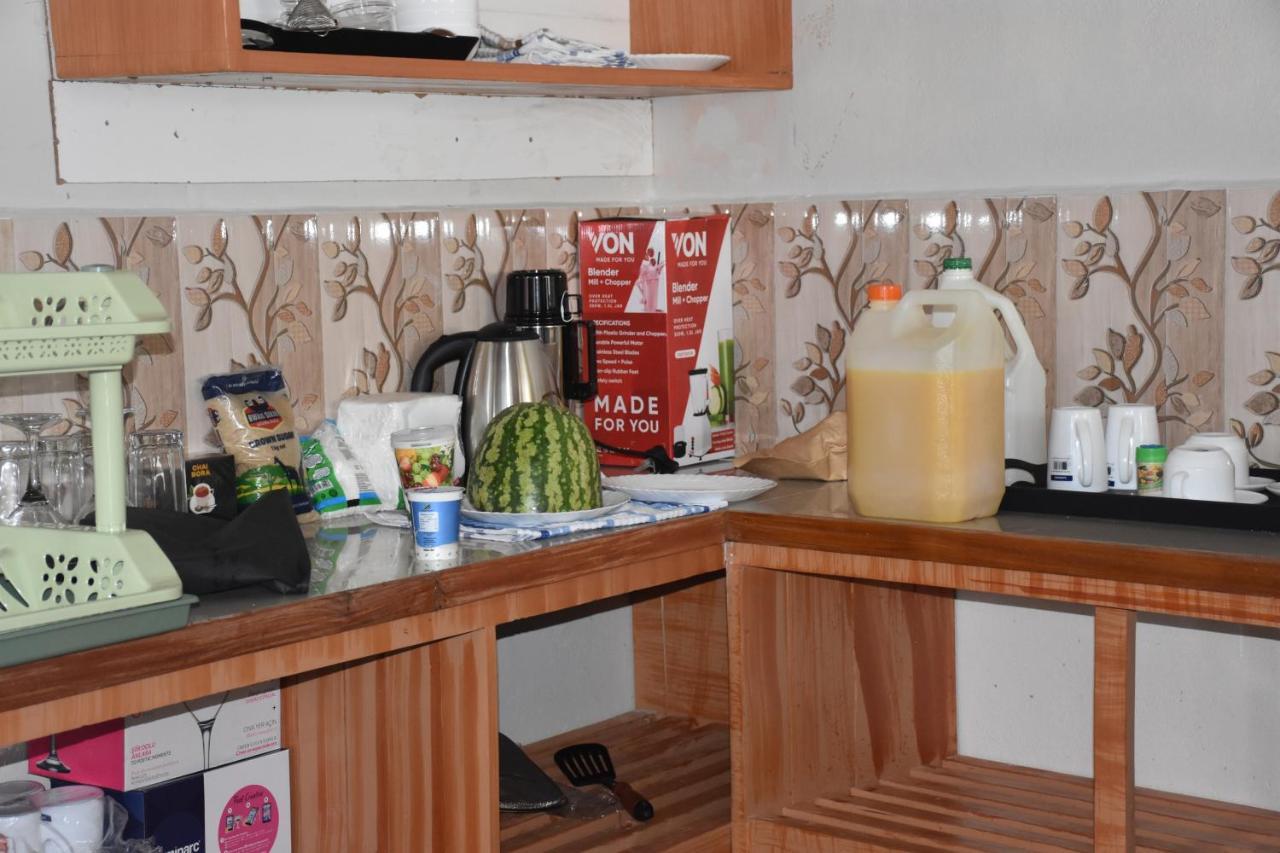L&J Modern Backpackers Kinondoni Bed & Breakfast Dar es Salaam Ngoại thất bức ảnh