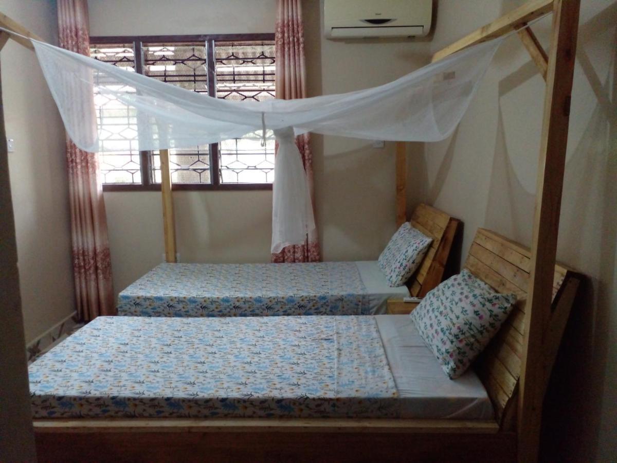 L&J Modern Backpackers Kinondoni Bed & Breakfast Dar es Salaam Ngoại thất bức ảnh