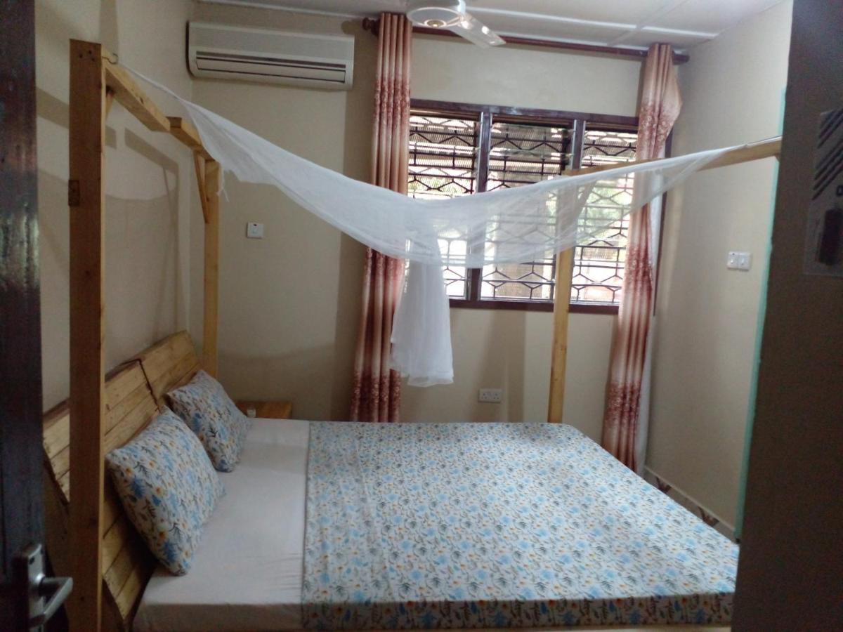 L&J Modern Backpackers Kinondoni Bed & Breakfast Dar es Salaam Ngoại thất bức ảnh