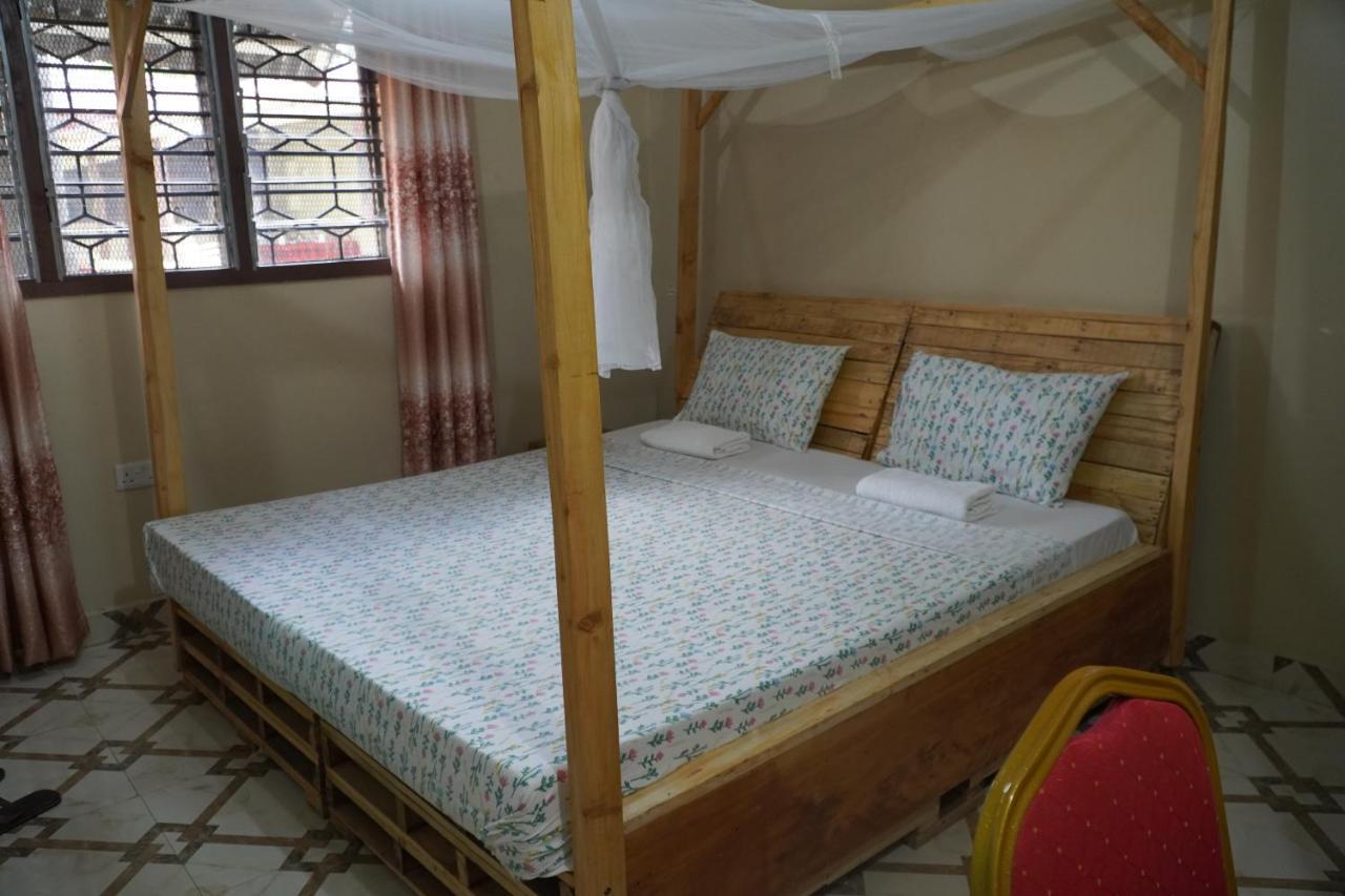 L&J Modern Backpackers Kinondoni Bed & Breakfast Dar es Salaam Ngoại thất bức ảnh