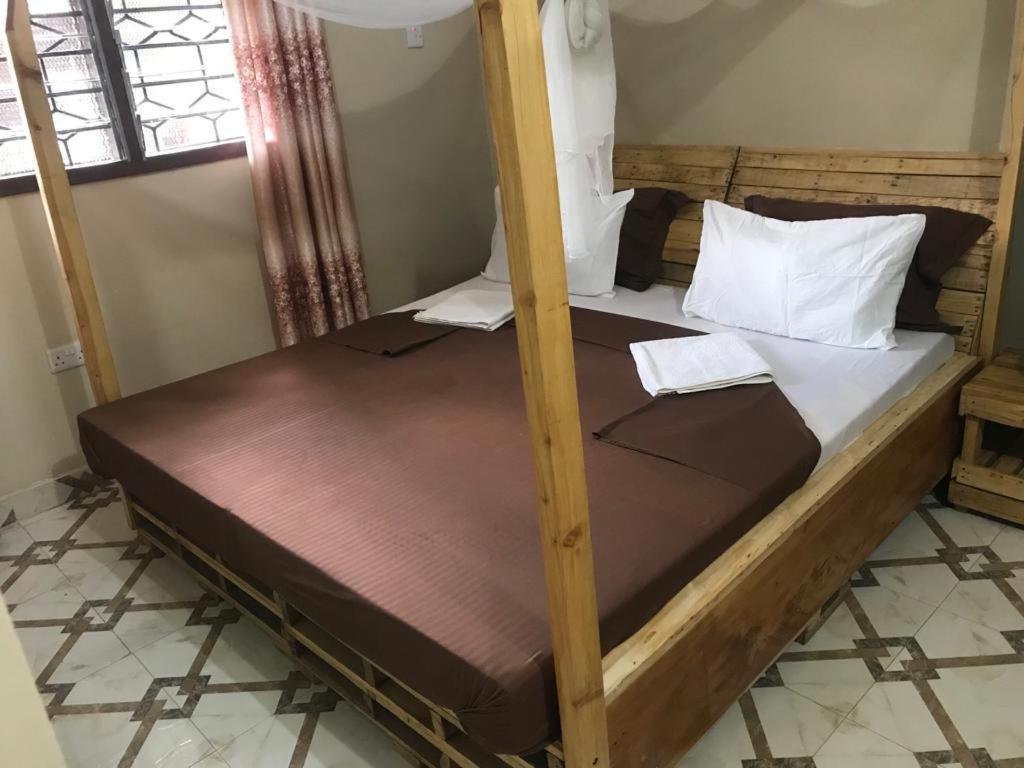 L&J Modern Backpackers Kinondoni Bed & Breakfast Dar es Salaam Ngoại thất bức ảnh