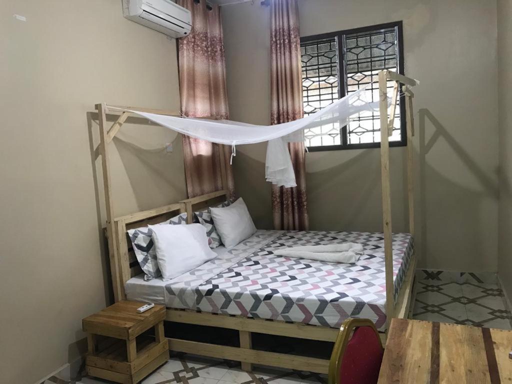 L&J Modern Backpackers Kinondoni Bed & Breakfast Dar es Salaam Ngoại thất bức ảnh