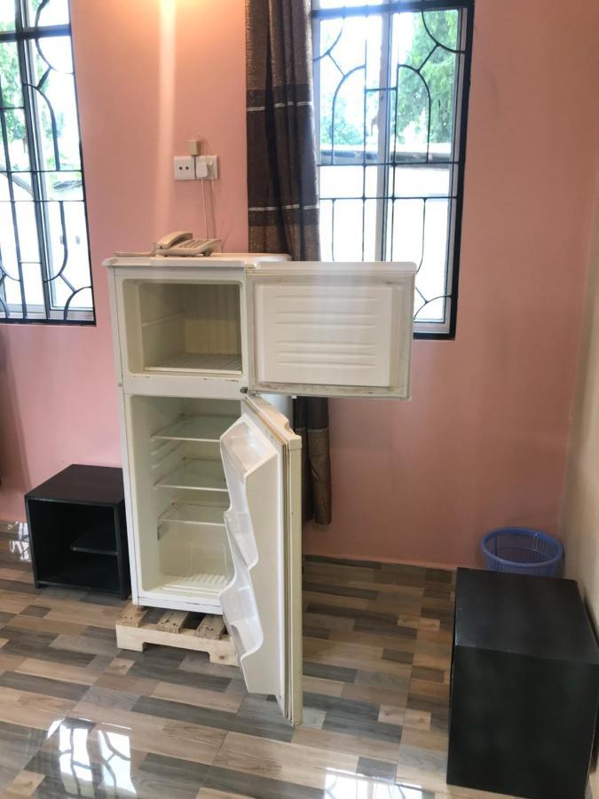L&J Modern Backpackers Kinondoni Bed & Breakfast Dar es Salaam Ngoại thất bức ảnh