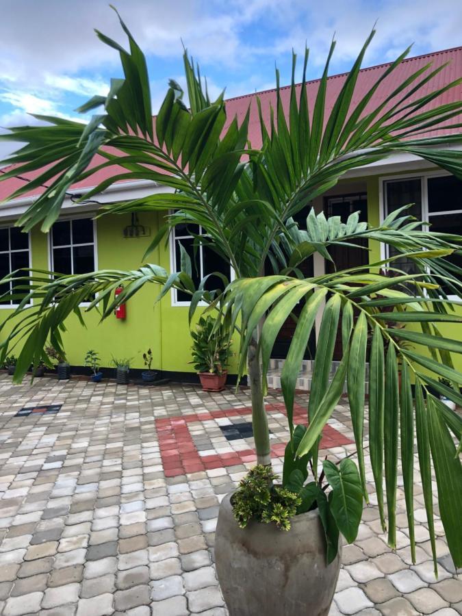 L&J Modern Backpackers Kinondoni Bed & Breakfast Dar es Salaam Ngoại thất bức ảnh