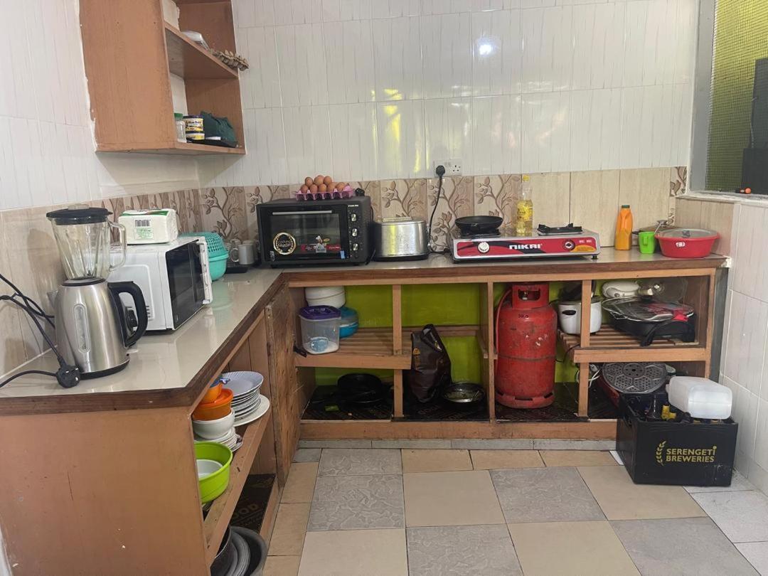 L&J Modern Backpackers Kinondoni Bed & Breakfast Dar es Salaam Ngoại thất bức ảnh