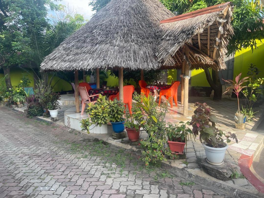 L&J Modern Backpackers Kinondoni Bed & Breakfast Dar es Salaam Ngoại thất bức ảnh