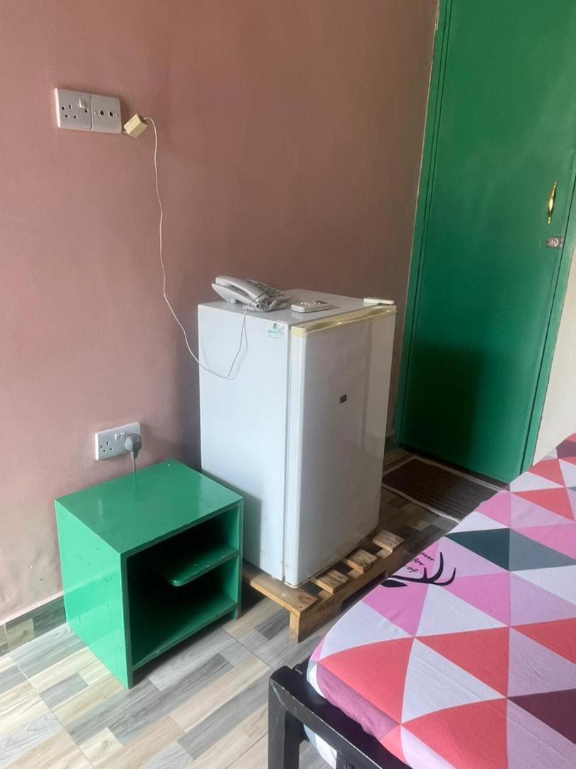 L&J Modern Backpackers Kinondoni Bed & Breakfast Dar es Salaam Phòng bức ảnh
