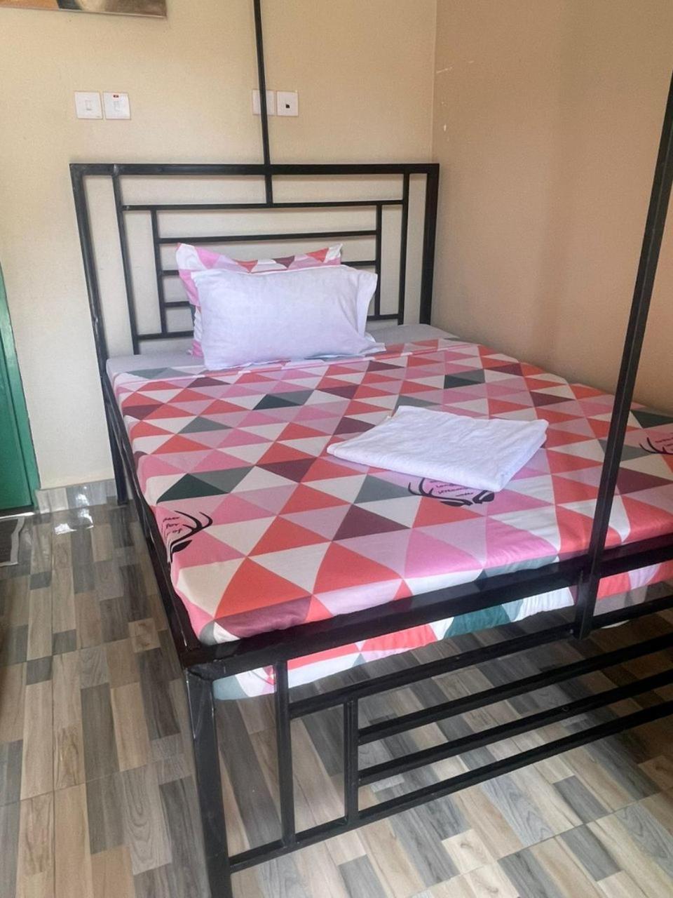 L&J Modern Backpackers Kinondoni Bed & Breakfast Dar es Salaam Phòng bức ảnh